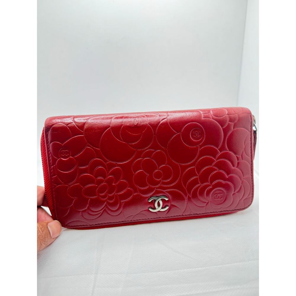 CHANEL - 2011 Interlocking CC Logo Wallet - Picture 2 of 7